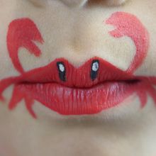 Schminken der Lippen: Krabbe